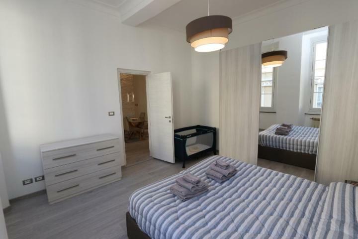 Exclusive Apt Really Downtown - Free Private Parking Included! Генуя Екстер'єр фото
